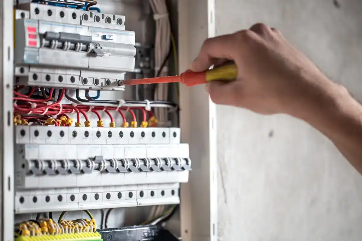 What to Look for in a Reliable Emergency Electrician Near Me